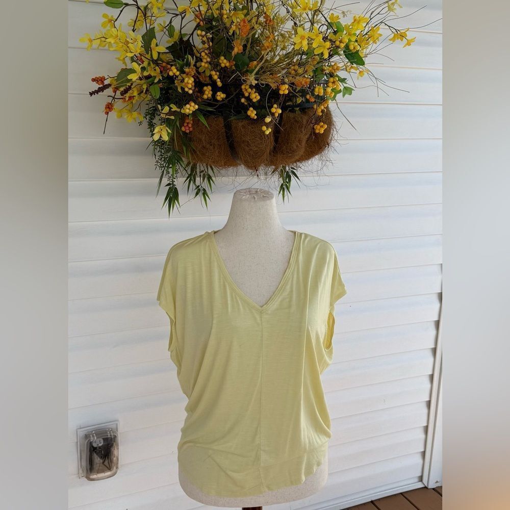White House Black Market Soft Yellow Short Sleeve Top